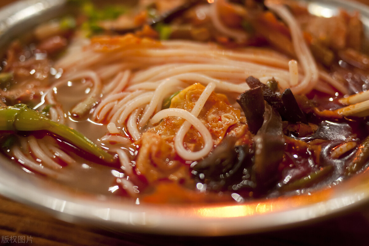 太吓人!螺蛳粉中吃出虫卵?你还吃吗?