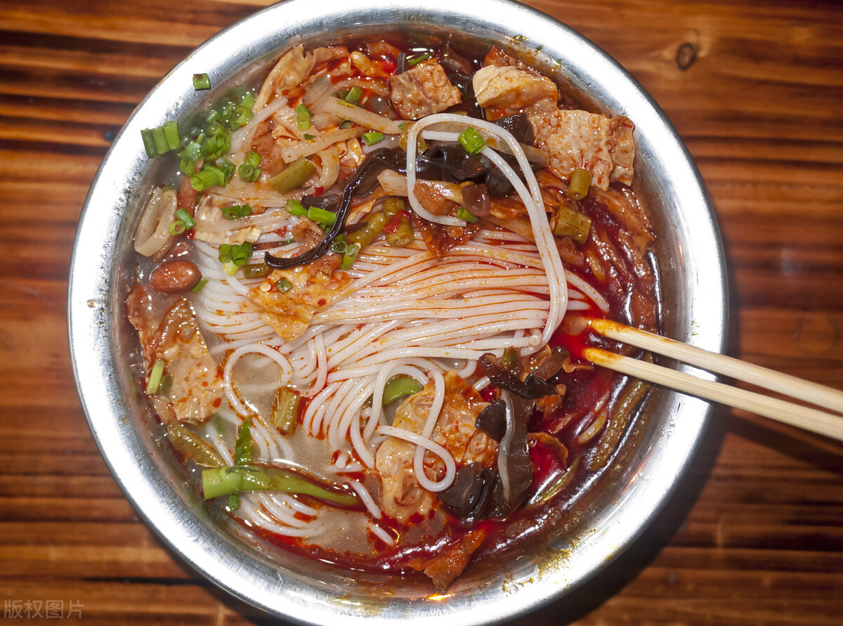 太吓人!螺蛳粉中吃出虫卵?你还吃吗?