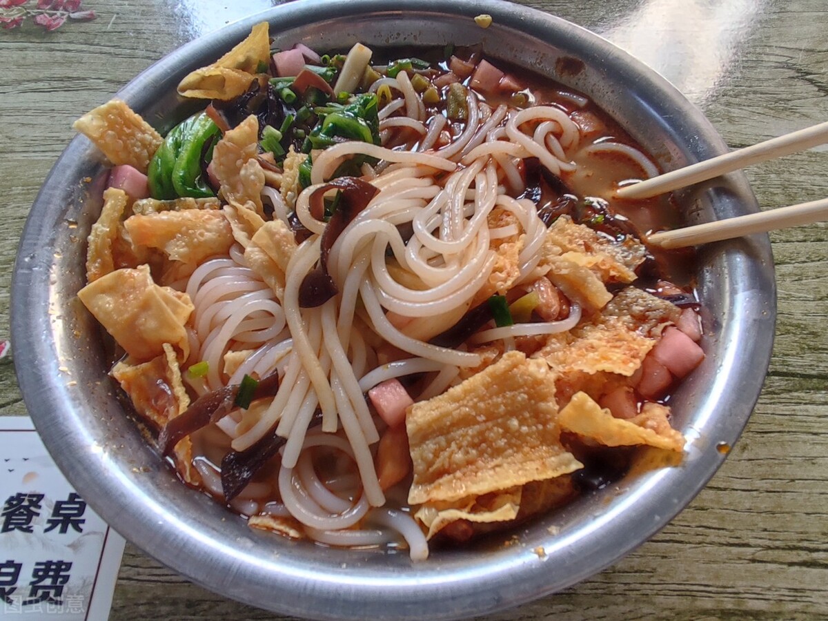 太吓人!螺蛳粉中吃出虫卵?你还吃吗?