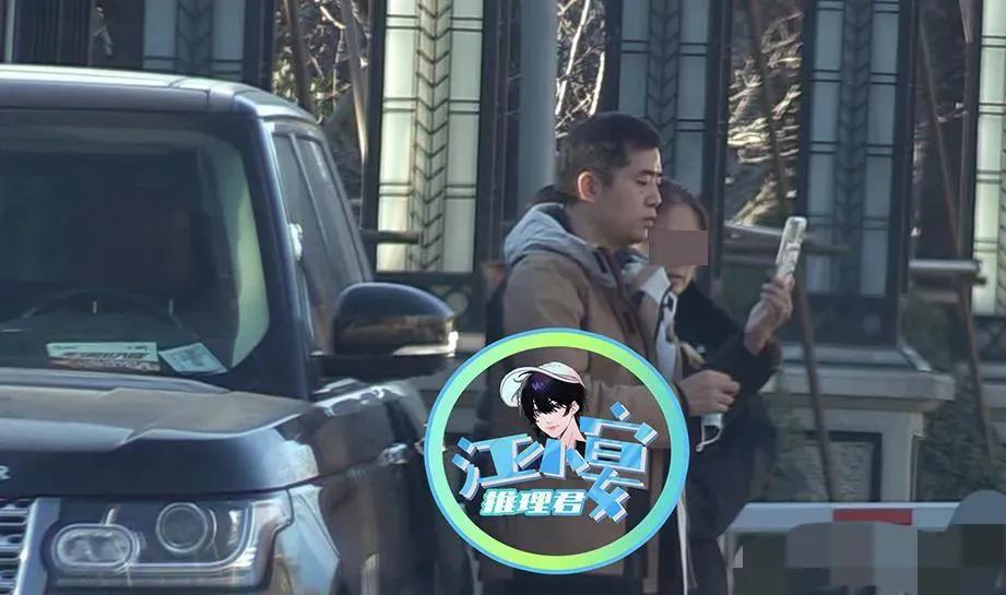 李湘婚变后被人偶遇:和神秘男子开豪车发生剐蹭,淡定处理显成熟