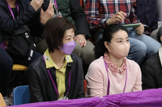 这张4人合影=15枚奥运金牌!40岁张怡宁郭晶晶保养好,像28岁美女
