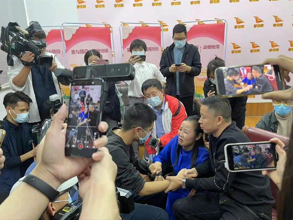 《亲爱的》原型孙海洋的儿子找到了,父子相认抱头痛哭