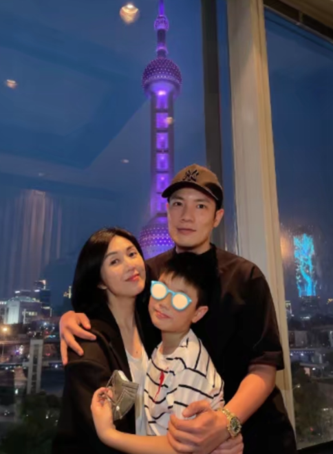 杨千嬅解释移居上海原因,丈夫爸妈思念孙子,否认儿子读昂贵学校