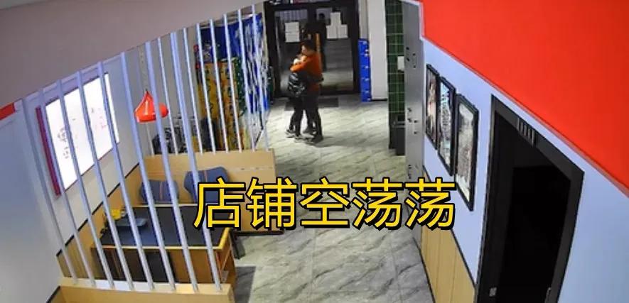面对疫情下空荡荡的餐厅,老板夫妇相拥痛哭,网友感同身受