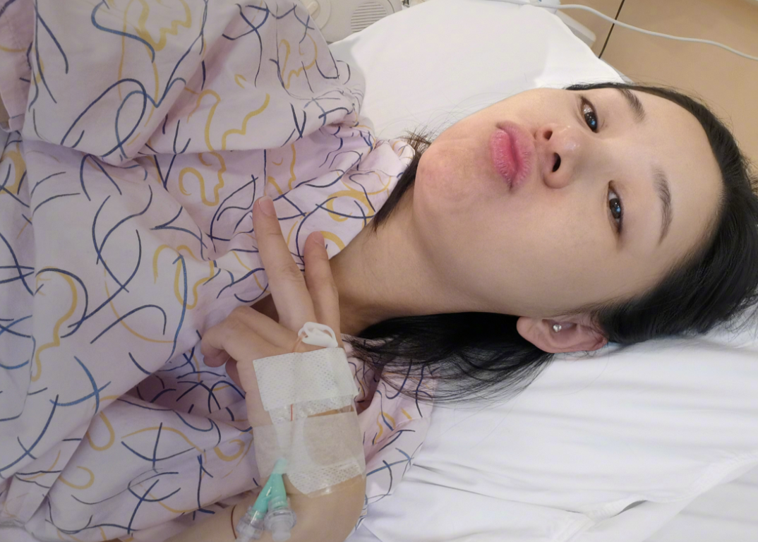 李小萌二胎产子!7斤重生了3小时,4岁大儿子看到妈妈就哭了