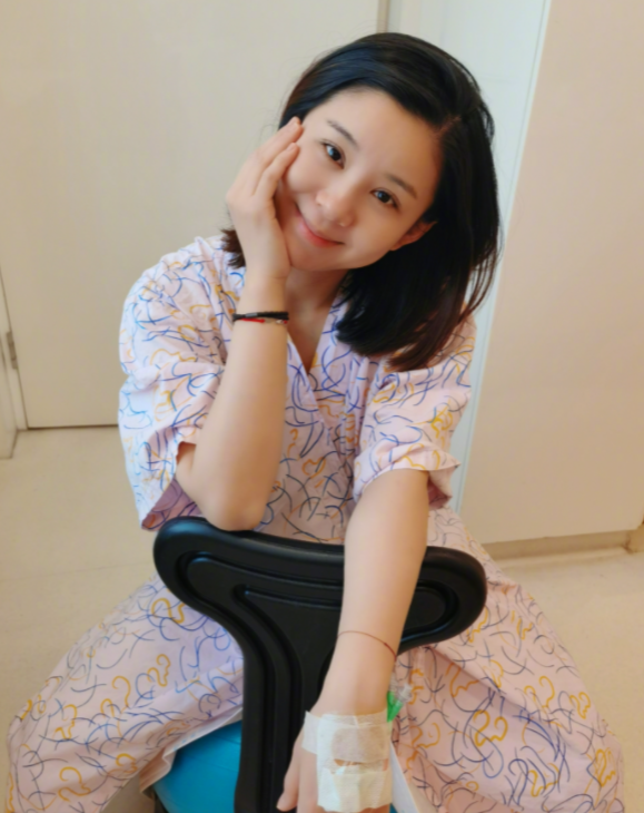 李小萌二胎产子!7斤重生了3小时,4岁大儿子看到妈妈就哭了
