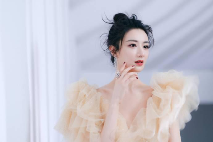 薇娅被撤销诚信大使全网封杀,殃及旗下多名主播,被揭两年赚57亿